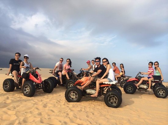 atv-on-white-sand-dunes